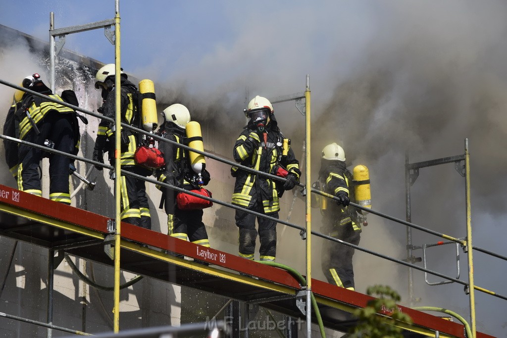 Dachstuhlbrand Koeln Poll Geislarerstr P372.JPG - Miklos Laubert